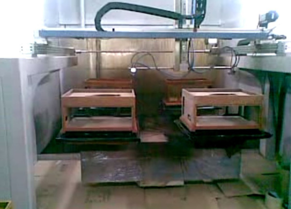 五軸往復噴涂機：木箱往復噴涂機噴涂